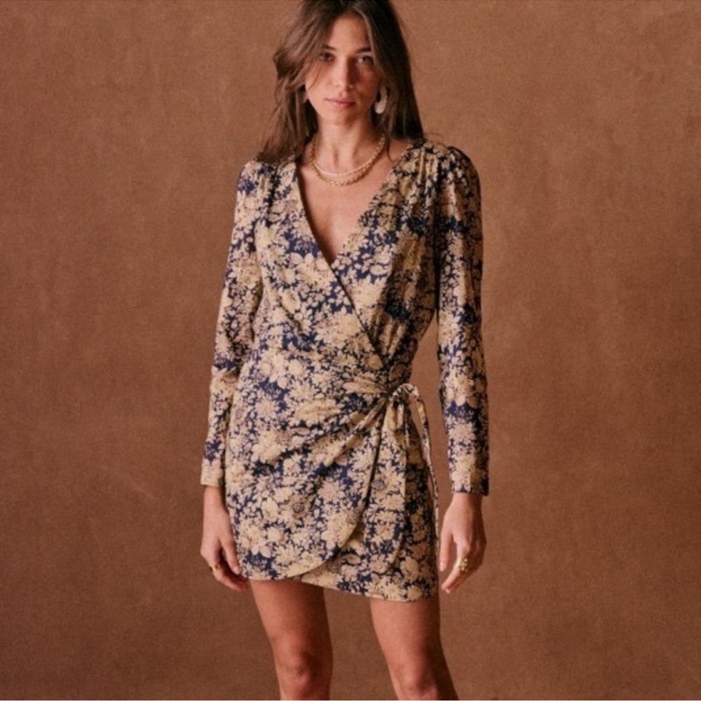 Sezane Noemia mini dress. Size 10/EU 42. Floral Wrap Dress in Blue and Cream.